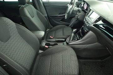 Opel Astra J GTC 1.6 Turbo ECOTEC 200KM 2017 Opel Astra 1.6 T, Salon Polska, Serwis ASO, Klima, zdjęcie 6