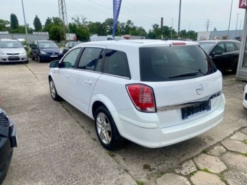 Opel Astra J Sports Tourer 1.7 CDTI ECOTEC 110KM 2010 Opel Astra 2X kola 1.7 Diesel 110KM, zdjęcie 9