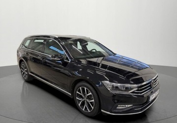 Volkswagen Passat B8 Variant Facelifting 2.0 TDI SCR 150KM 2022 Volkswagen Passat Unikatowe wyposazenie - Masaze - 4 kamery - LED Matrix -, zdjęcie 3