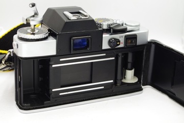 MINOLTA XE-5 + MINOLTA MC ROKKOR-PG 50 мм 1:1,4 в отличном состоянии