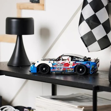 Модель автомобиля LEGO Technic Chevrolet Camaro ZL1