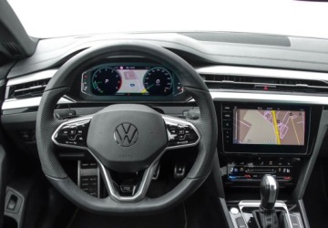 Volkswagen Arteon Fastback Facelifting 2.0 TSI 190KM 2021 Volkswagen Arteon 2.0TSI 190KM DSG, R-Line, Podgrzewane fotele, Podgrzewan, zdjęcie 18