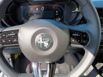 Alfa Romeo Junior SUV 1.2 Hybrid 145KM 2026 ALFA ROMEO Junior Ibrida Ti Suv 1.2 (145KM) 2026, zdjęcie 5