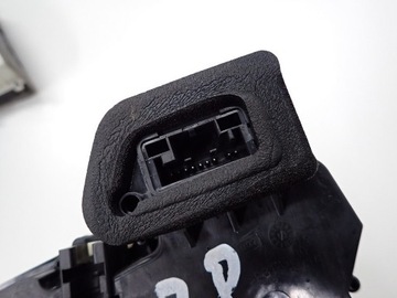 ZÁMEK DVEŘE PRAVÝ PŘEDNÍ EVROPA PORSCHE TAYCAN 20R