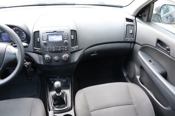 Hyundai i30 I CW Facelifting 1.4 DOHC 109KM 2010 Hyundai i30 1.4 CVVT, Klima, zdjęcie 7