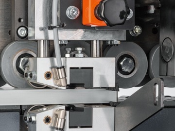 Кромкооблицовочный станок с предварительным фрезерованием Кромкооблицовочный станок Hebrock F2 next с предварительным фрезерованием