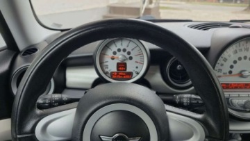 Mini One II Hatchback 1.4 95KM 2008 MINI ONE 1,4 benzyna 95 KM klima zarejestrowany 1.4 Benzyna 95KM, zdjęcie 19