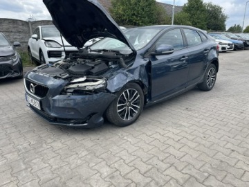 Volvo V40 II Hatchback Facelifting 2.0 D3 150KM 2019 Volvo V40 Momentum Automat Klimatronik, zdjęcie 2