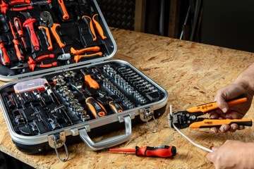 Zestaw narzędzi walizka prezent dla elektryka