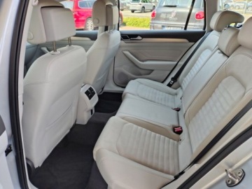 Volkswagen Passat B8 Variant Facelifting 1.5 TSI EVO 150KM 2022 Volkswagen Passat SalonPL serwis ASO 1.5TSI 150KM bezwypadkowy kamera grz., zdjęcie 10