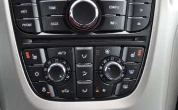 Opel Astra J Hatchback 5d 1.4 Turbo ECOTEC 140KM 2012 Opel Astra 1.4 Benzyna Tempomat Cz. parkowania Klimatyzacja 1.4 Benzyna, zdjęcie 28