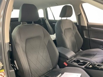 Volkswagen Golf VIII Variant 1.5 eTSI 150KM 2023 Volkswagen Golf 1.5 eTSI FV 23 Gwarancja 1.5 Benzyna 150KM, zdjęcie 4