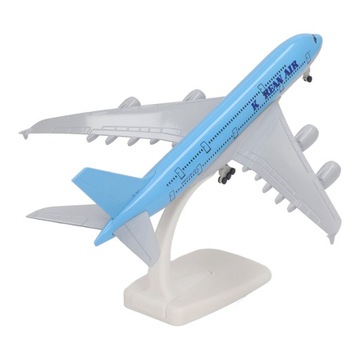 Статическая модель авиалайнера из сплава. Моделирование домашнего исследования.