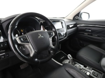 Mitsubishi Outlander III SUV PHEV Facelifting 2017 2.0 203KM 2017 Mitsubishi Outlander PHEV 4x4 automat skóra el., zdjęcie 13