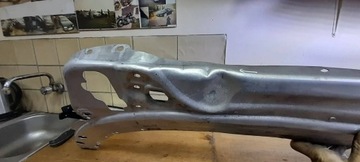 pas przedni wzmocnienie belka górna Mercedes W205