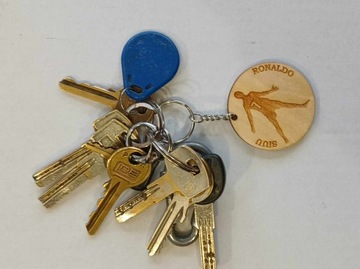 Деревянный брелок с логотипом MANCHESTER UNITED