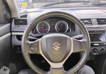 Suzuki Swift V Hatchback 5d 1.2 VVT 94KM 2013 Suzuki Swift 2013r, 1.2 Benzyna. Lekko uszkodzony lewy przod. Jezdzi. 1.2, zdjęcie 10