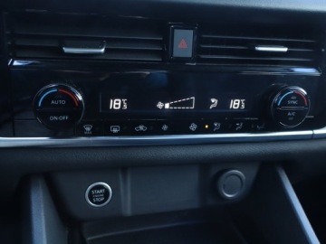 Nissan Qashqai III Crossover 1.3 DIG-T MHEV 158KM 2022 Nissan Qashqai 1.3 DIG-T MHEV, Salon Polska, zdjęcie 11