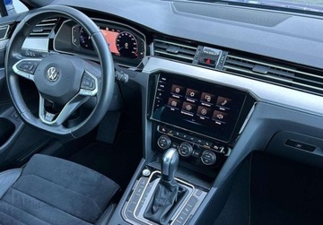 Volkswagen Passat B8 Variant Facelifting 2.0 TSI 190KM 2019 Volkswagen Passat Variant R-LINE -elegance, DCC, Matrix, Hak, DYNAUDIO, AC, zdjęcie 16