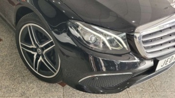 Mercedes Klasa E W213 Limuzyna 2.0 220d 194KM 2017 Mercedes-Benz Klasa E E 220D 4MATIC z polskiego salonu TOP stan MOZLIWA ZA, zdjęcie 3