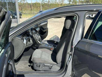 Volkswagen Passat B8 Variant Facelifting 2.0 TDI SCR 150KM 2020 Volkswagen Passat Variant Led, Navi, Grzane fotele, zdjęcie 9