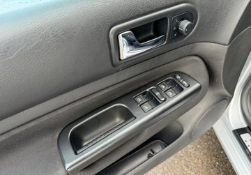 Volkswagen Golf IV Hatchback 1.4 16V 75KM 2002 Volkswagen Golf Special, klimatyzacja, oryginalny lakier, zadbany 1.4 75KM, zdjęcie 24