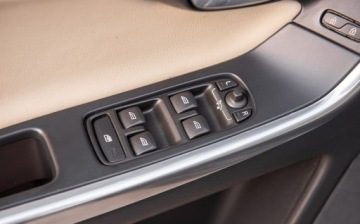 Volvo XC60 I SUV Facelifting 2.0 D4 DRIVE-E 190KM 2015 Volvo XC 60 D4 190KM SUMMUM Xenon Skora Navi Virtual Panorama El.Klapa Ful, zdjęcie 15