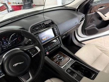 Jaguar F-Pace SUV 2.0 iD4 240KM 2018 Jaguar F-Pace 2.0 Diesel 241KM, zdjęcie 28