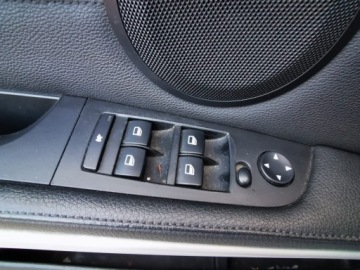 BMW Seria 3 E90-91-92-93 Touring E91 2.0 320d 177KM 2009 BMW 3 (E91) 320d xDrive 177 KM Bezwypadkowy, Automat, Nawigacja M-Pakiet, zdjęcie 22