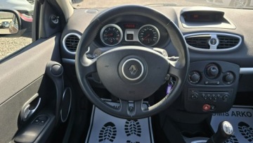Renault Clio III Hatchback 5d 1.6 i 16V 88KM 2005 Renault Clio Benzyna 1.6, zdjęcie 11
