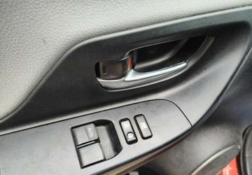 Toyota Yaris III Hatchback 5d Facelifting 1.0 VVT-i 69KM 2015 Toyota Yaris Lift Tylko 50.000km Bogata wersja Kamera Benzyna 70KM, zdjęcie 13