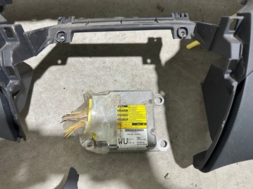 ДАТЧИК РЕМНЕЙ БЕЗОПАСНОСТИ КОНСОЛЬ TOYOTA YARIS II НА ПРИБОРНОЙ ПАНЕЛИ