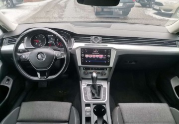 Volkswagen Passat B8 Variant 2.0 TDI BlueMotion SCR 150KM 2018 Volkswagen Passat Volkswagen Passat 2.0 TDI SCR DSG Trendline 2.0 Diesel, zdjęcie 10