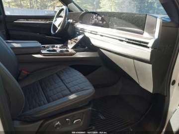 Cadillac Escalade III 2025 Cadillac Escalade esv sport platinum, 2025r., 4x4, 6.2L 6.2 Benzyna 420KM, zdjęcie 6