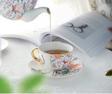 Фарфоровая чашка и блюдце Crane Flowers 250мл в подарочной упаковке