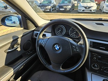 BMW Seria 3 E90-91-92-93 Coupe E92 320i 170KM 2008 BMW 320 2,0 benzyna 170KM, zdjęcie 9