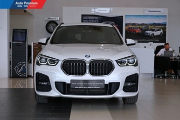 BMW X1 F48 2021 BMW X1 sDrive18dM Pakiet sportowyReflektor LEDLED Fog LightsFotel Sport, zdjęcie 2