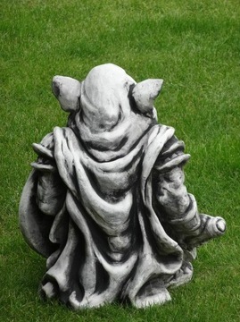 Figura betonowa ogrodowa Troll rycerz