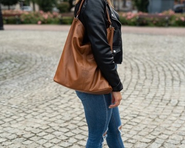 БОЛЬШАЯ КОЖАНАЯ ЖЕНСКАЯ СУМКА.