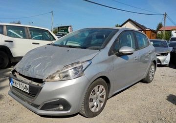 Peugeot 208 I Hatchback 5d Facelifting 1.6 BlueHDi 75KM 2017 Peugeot 208 2017r, Salonowy. 1.6 HDI. Uszkodzony przod. Jezdzi. 1.6 75KM