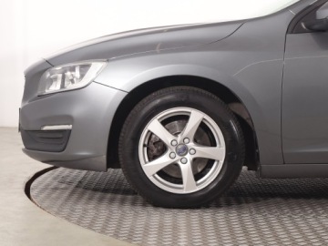 Volvo V60 I Kombi Facelifting 2.0 D3 DRIVE-E 150KM 2018 Volvo V60 D3 2.0, Automat, Navi, Klima, zdjęcie 14