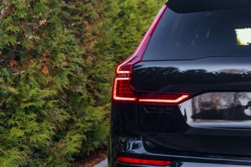 Volvo XC60 II Crossover Plug-in Facelifting 2025 2.0 T8 Plug-in hybrid 455KM 2026 Volvo XC 60 Ultra Black Edition T8 AWD plug-in, zdjęcie 8