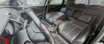 Opel Astra J Hatchback 5d 1.6 Turbo ECOTEC 180KM 2009 Opel Astra Opel Astra 1.6 Turbo Cosmo 1.6 Benzyna 180KM, zdjęcie 17