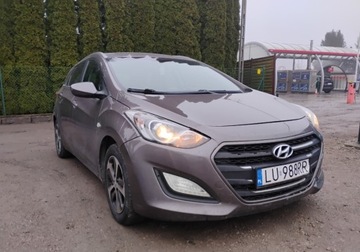 Hyundai i30 II 2015 Hyundai i30 2015r. 1.6 CRDI. Uszkodzony tyl i lekko lewy przod. Jezdzi.