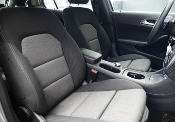 Mercedes GLA I Off-roader 1.6 180 122KM 2017 Mercedes-Benz GLA LIFT 180 Benzyna 122HP Automat Kamera II.wlasciciel GWAR, zdjęcie 24