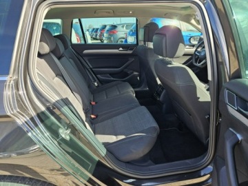 Volkswagen Passat B8 Variant Facelifting 2.0 TDI SCR 150KM 2021 Volkswagen Passat Variant 2,0 diesel 150KM DSG LED, zdjęcie 6