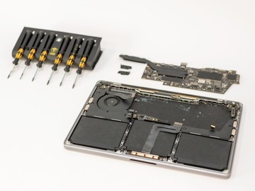 Замена устройства iPhone 15 Pro в авторизованном сервисном центре Apple