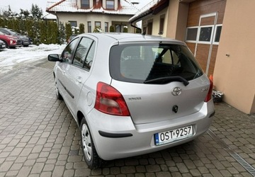 Toyota Yaris II Hatchback 5d 1.3 i VVT-i 86KM 2006 Toyota Yaris 1,3 87KM Klimatyzacka Kola latozima 1.3 Benzyna 87KM, zdjęcie 8
