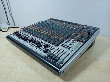 Behringer Xenyx X2442USB 24-канальный микшер поврежден