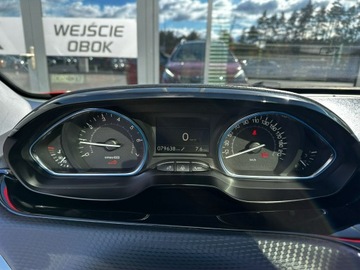 Peugeot 2008 I SUV Facelifting 1.2 PureTech 110KM 2018 Peugeot 2008 SalonPL Panorama Półskóra Navi, zdjęcie 18